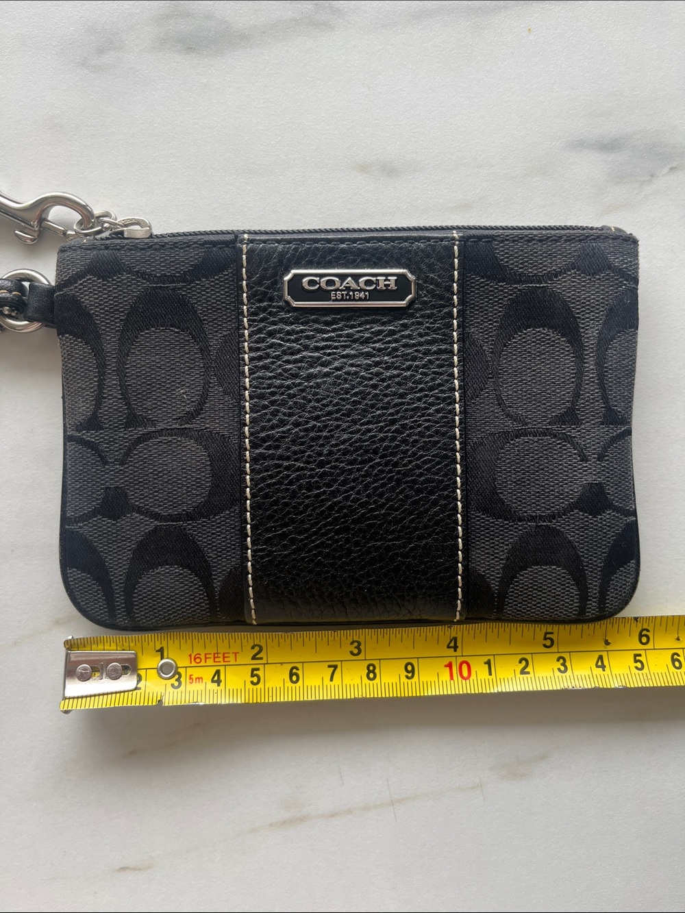 Coach wristlet authentic - Picture 7 of 9